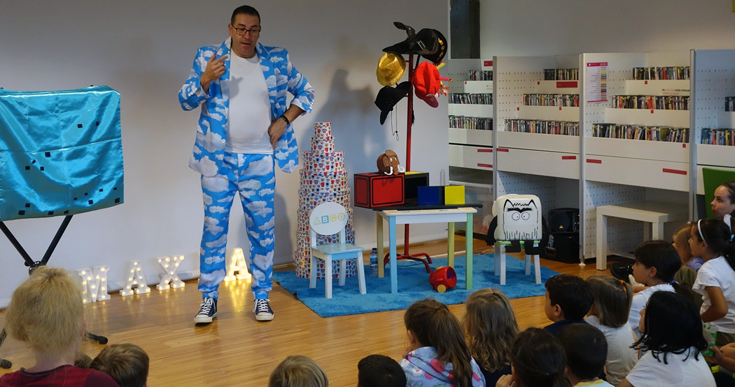 A hora dos contos, Mago Paco. Biblioteca Pública Municipal Xosé Neira Vilas