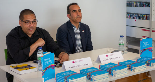 Presentación do libro Puente levadizo. Veinticuatro cuentistas de Panamá y España, con Pedro Crenes Castro.
